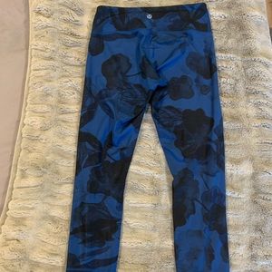 Blue/Black Floral Print lululemon Capri pants